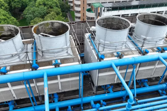 Vì sao các trung tâm dữ liệu AI lại tiêu tốn hàng tỷ lít nước? Ảnh: BGR.