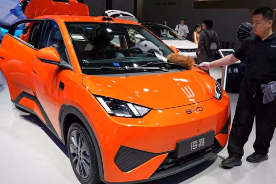 BYD đang đặt cược vào khả năng sản xuất chip của mình để cắt giảm chi phí và thúc đẩy doanh số bán xe điện. Ảnh: Nikkei Asia.