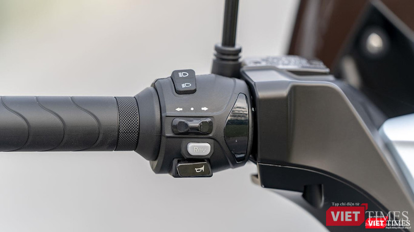 Các tính năng trên khu vực tay lái Các tính năng trên khu vực tay lái