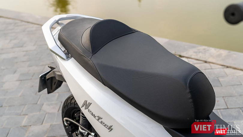 Yên xe có độ rộng, êm và thoải mái cho người ngồi phía trước. Yên xe có độ rộng, êm và thoải mái cho người ngồi phía trước.