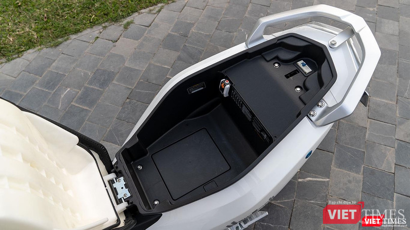 Cốp chứa đồ khá rộng nhưng lại không có độ sâu. Cốp chứa đồ khá rộng nhưng lại không có độ sâu.