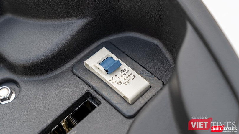 Bộ cầu giao ngắt điện khi xe không sử dụng trong một thời gian dài. Bộ cầu giao ngắt điện khi xe không sử dụng trong một thời gian dài.