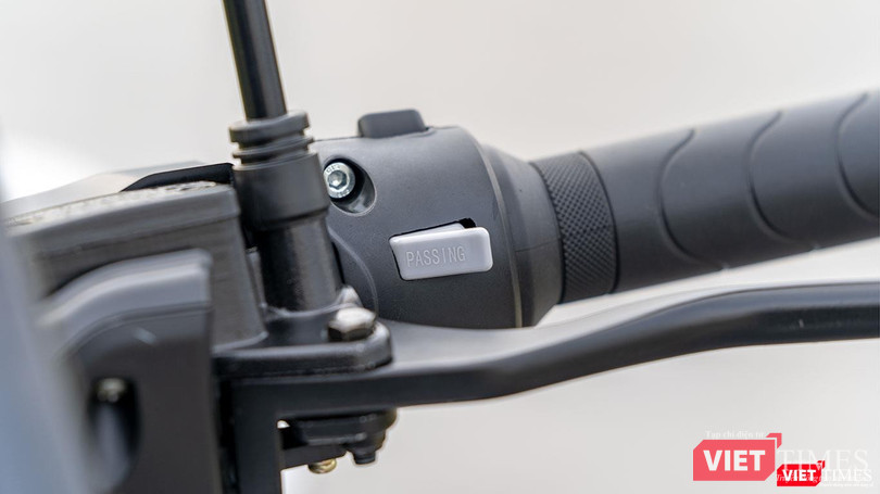 Các tính năng trên khu vực tay lái Các tính năng trên khu vực tay lái