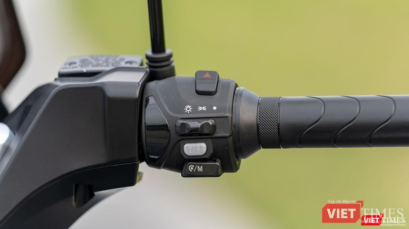 Các tính năng trên khu vực tay lái Các tính năng trên khu vực tay lái