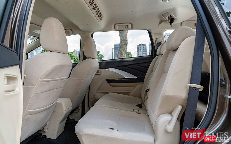 Hàng ghế thứ 2 có thể dịch chuyển tiến lùi để tăng không gian cho hàng ghế thứ 3