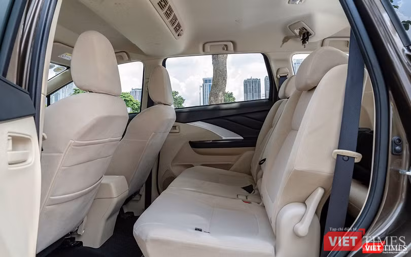 Hàng ghế thứ 2 có thể dịch chuyển tiến lùi để tăng không gian cho hàng ghế thứ 3