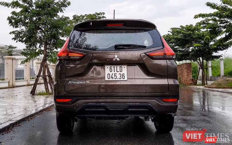 Cụm đèn hậu thiết kế bắt mắt với hiệu ứng LED chạy theo cả chiều dọc lẫn chiều ngang.