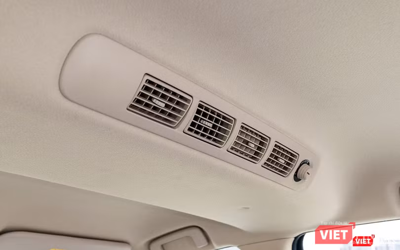Giàn lạnh thứ 2 cho hàng ghế sau nhưng nó trông như hệ thống quạt gió.
