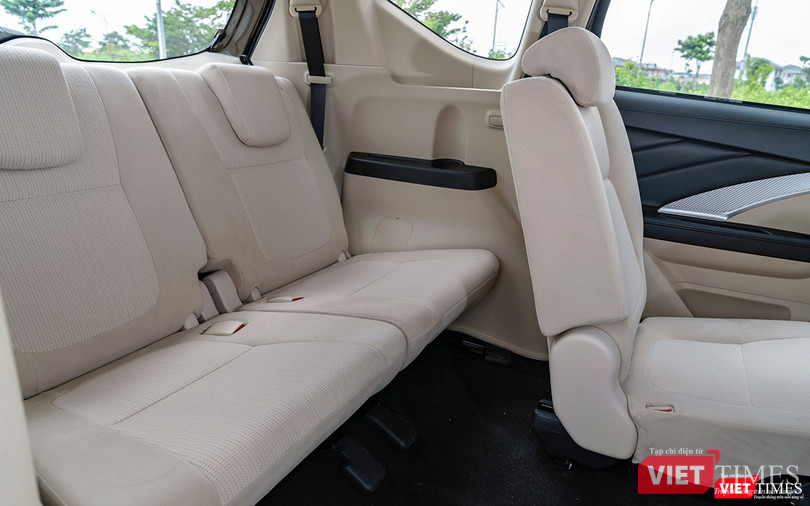 Không gian dành cho hành khách ngồi ở hàng ghế thứ 3 vẫn rất rộng rãi.