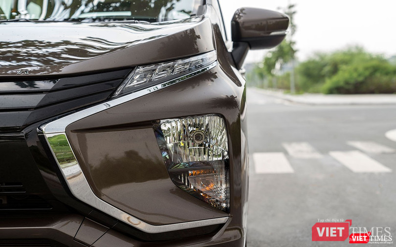 Dải LED chiếu sáng ngày tách biệt hẳn so với cụm đèn pha.