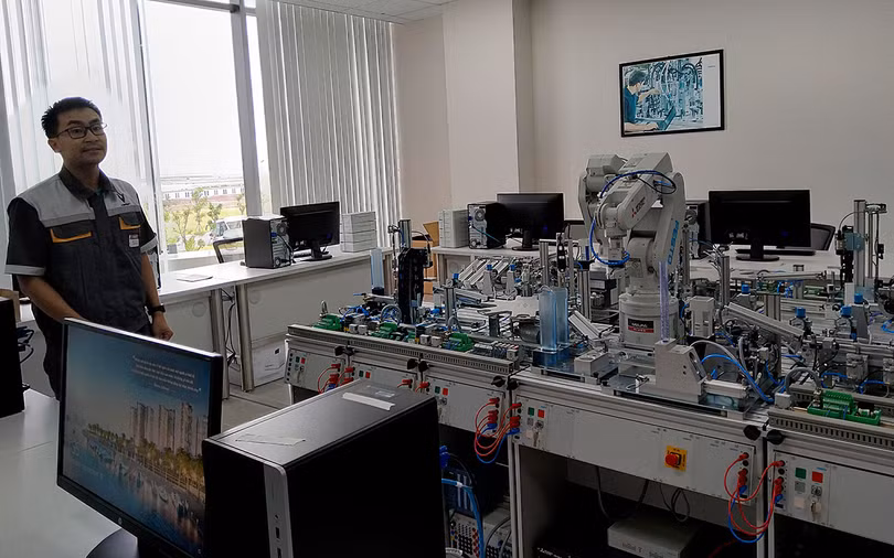 Học viên được đào tạo tại Trung tâm đào tạo VinFast sẽ học và thực hành trên những trang thiết bị hiện đại nhất. Học viên được đào tạo tại Trung tâm đào tạo VinFast sẽ học và thực hành trên những trang thiết bị hiện đại nhất.