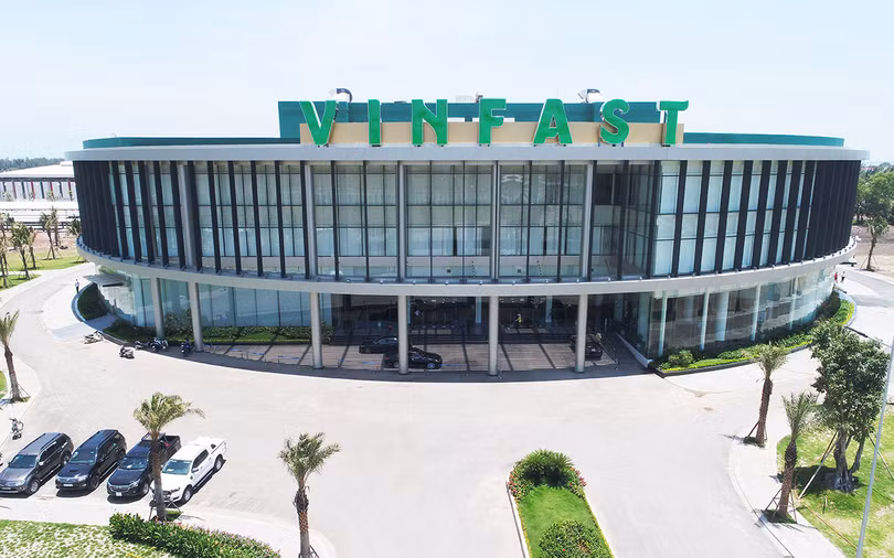 Thiết kế tròn giúp tối ưu hóa ánh sáng tự nhiên cho không gian bên trong của nhà điều hành VinFast. Thiết kế tròn giúp tối ưu hóa ánh sáng tự nhiên cho không gian bên trong của nhà điều hành VinFast.