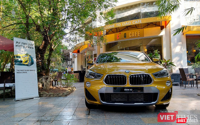 Mẫu X2 là thành viên mới và ấn tượng nhất trong gia đình BMW X-Series khi chính thức được giới thiệu ra toàn cầu vào tháng 10/2017 . BMW X2 được phát triển chung nền tảng khung gầm UKL2 giống như đàn em X1 hay MINI Countryman và là một trong 23 mẫu xe hoàn toàn mới được thiết kế dựa trên nền tảng này.