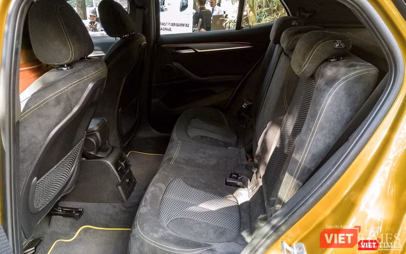 Dù kích thước không phải là lớn nhưng hàng ghế dành cho hành khách phía sau khá rộng rãi.