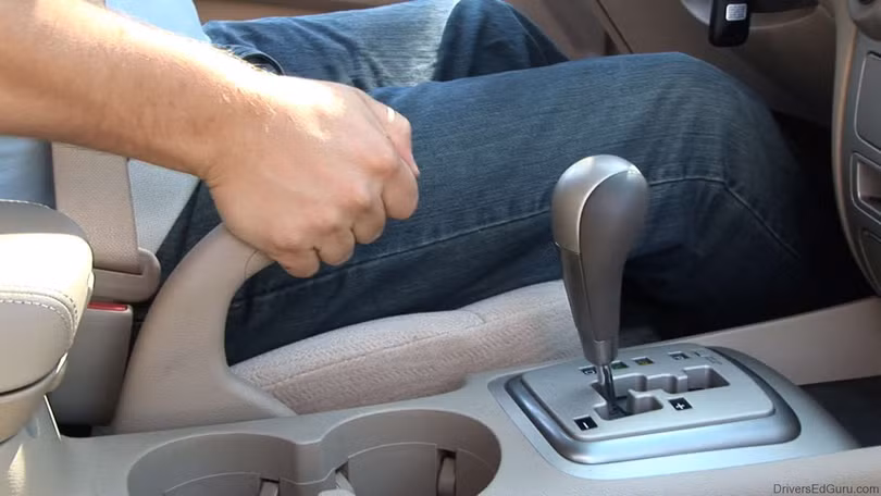 Những thao tác mất sức và những sự cố do quên hạ phanh tay gần như sẽ không còn khi chiếc xe được trang bị hệ thống phanh tay điện tử. Những thao tác mất sức và những sự cố do quên hạ phanh tay gần như sẽ không còn khi chiếc xe được trang bị hệ thống phanh tay điện tử.