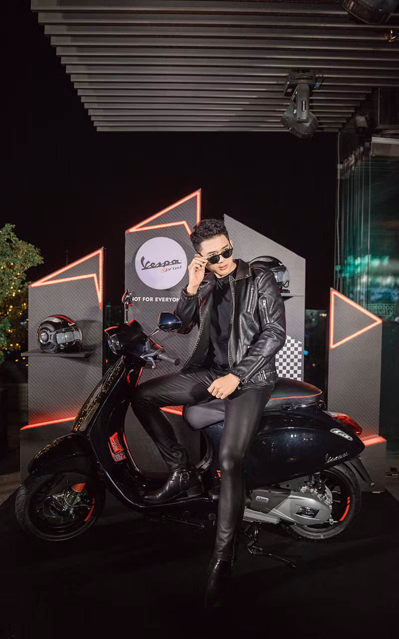 Phiên bản Vespa Sprint Carbon 125cc