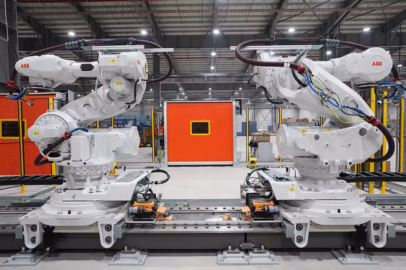 Hàng trăm Robot, thiết bị kỹ thuật và các khu vực sản xuất đang tiếp tục được lắp đặt với mục tiêu hoàn thiện trong đầu năm 2019.