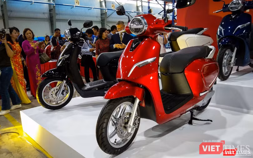 Hiện tại, VinFast đang áp dụng mức giá bán ưu đãi lên tới 40% so với giá bán công bố dành cho khách hàng mua xe trong lô hàng đầu tiên. Hiện tại, VinFast đang áp dụng mức giá bán ưu đãi lên tới 40% so với giá bán công bố dành cho khách hàng mua xe trong lô hàng đầu tiên.