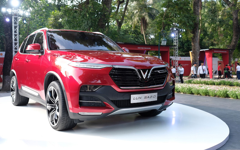 VinFast Lux SA 2.0 (SUV) có giá 1,136 tỷ đồng (chưa VAT) VinFast Lux SA 2.0 (SUV) có giá 1,136 tỷ đồng (chưa VAT)