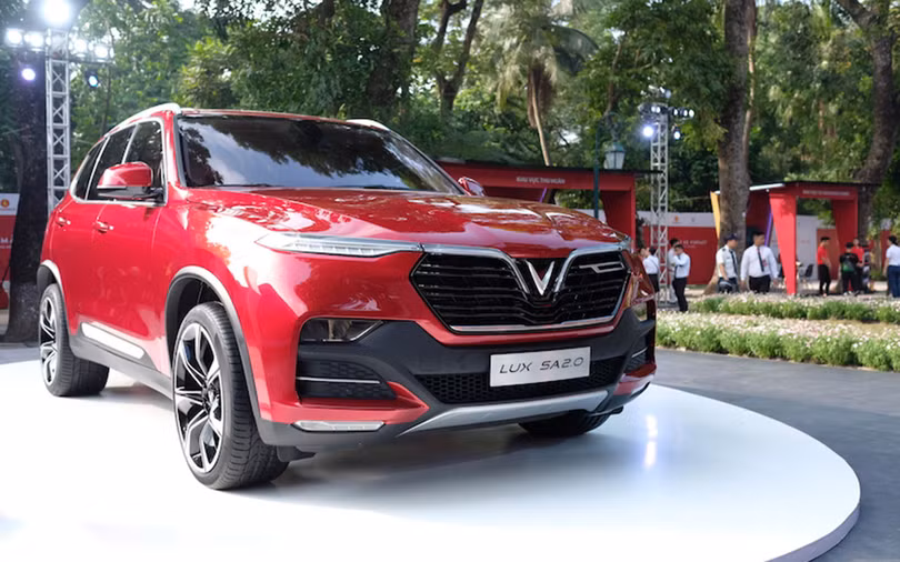 VinFast Lux SA 2.0 (SUV) có giá 1,136 tỷ đồng (chưa VAT)