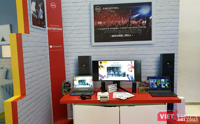 Khu vực Dell Entertain trưng bày những sản phẩm với trải nghiệm về âm thanh và màn hình Khu vực Dell Entertain trưng bày những sản phẩm với trải nghiệm về âm thanh và màn hình