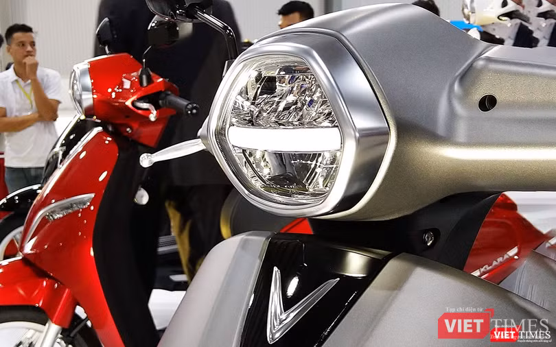 Cụm đèn pha Full LED là trang bị tiêu chuẩn trên phiên bản cao cấp. Cụm đèn pha Full LED là trang bị tiêu chuẩn trên phiên bản cao cấp.