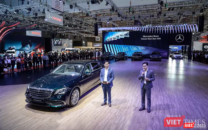 Mercedes-Maybach S560 4MATIC là nhân vật chính trên sân khấu toàn ngôi sao. (Ảnh: Ngô Minh)