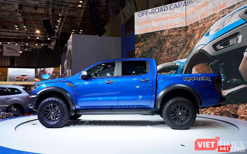 Ranger Raptor được trang bị bộ lốp địa hình chuyên dụng của thương hiệu BF Goodrick. Ranger Raptor được trang bị bộ lốp địa hình chuyên dụng của thương hiệu BF Goodrick.