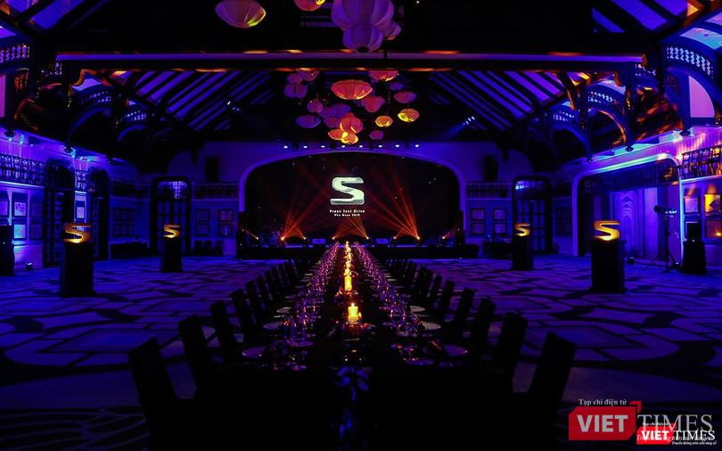 Không gian tiệc tối sang trọng và huyền ảo đón tiếp các phóng viên báo chí sau khi kết thúc 1 ngày trải nghiệm đáng nhớ cùng Mercedes-Benz S-Class.