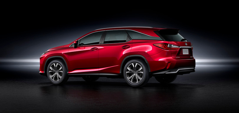 Chiều dài tổng thể của Lexus RX 350L được tăng thêm 110 mm, nâng lên 5.000 mm.