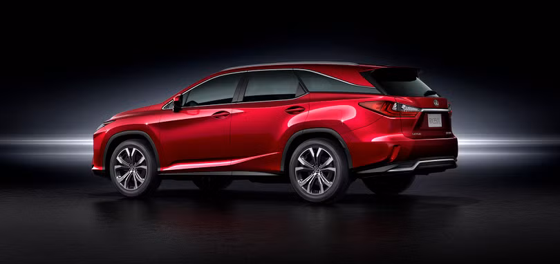 Chiều dài tổng thể của Lexus RX 350L được tăng thêm 110 mm, nâng lên 5.000 mm.