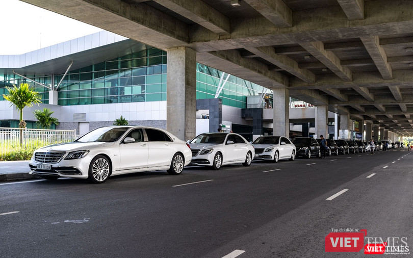 8 chiếc Mercedes-Benz S-Class bao gồm S 450L, S 450L Luxury và S 450L Maybach 4Matic đã sẵn sàng chờ chúng tôi trải nghiệm sự tiện nghi và đẳng cấp trên chiếc xe mang thương hiệu ngôi sao ba cánh.