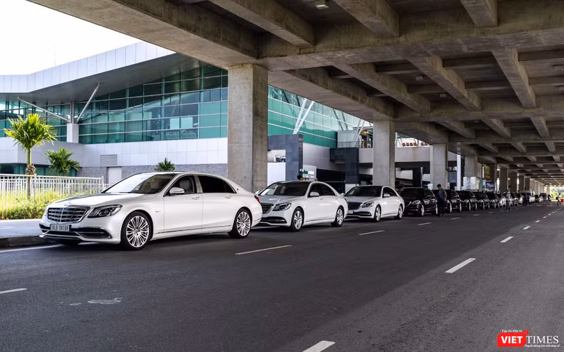 8 chiếc Mercedes-Benz S-Class bao gồm S 450L, S 450L Luxury và S 450L Maybach 4Matic đã sẵn sàng chờ chúng tôi trải nghiệm sự tiện nghi và đẳng cấp trên chiếc xe mang thương hiệu ngôi sao ba cánh.