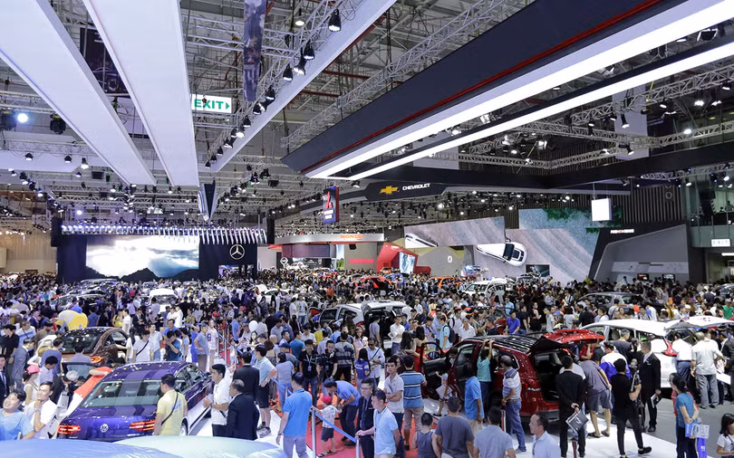 Sự đa dạng trong việc trưng bày sản phẩm từ phổ thông cho tới cao cấp giúp cho khách tham quan có dịp được thỏa thích ngắm nhìn và lựa chọn. Sự đa dạng trong việc trưng bày sản phẩm từ phổ thông cho tới cao cấp giúp cho khách tham quan có dịp được thỏa thích ngắm nhìn và lựa chọn.