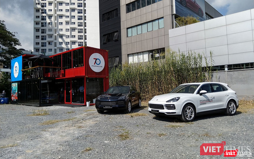 Chương trình trải nghiệm địa hình Porsche Off-road Experience được dành để lái thử mẫu Porsche Cayenne thế hệ mới. Chương trình trải nghiệm địa hình Porsche Off-road Experience được dành để lái thử mẫu Porsche Cayenne thế hệ mới.