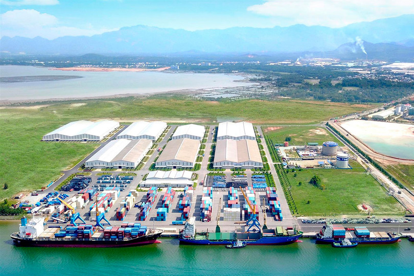 Cảng Chu Lai ngày càng được mở rộng để đạt mục tiêu trở thành Trung tâm logistics của vùng kinh tế trọng điểm miền Trung – Tây Nguyên. Cảng Chu Lai ngày càng được mở rộng để đạt mục tiêu trở thành Trung tâm logistics của vùng kinh tế trọng điểm miền Trung – Tây Nguyên.