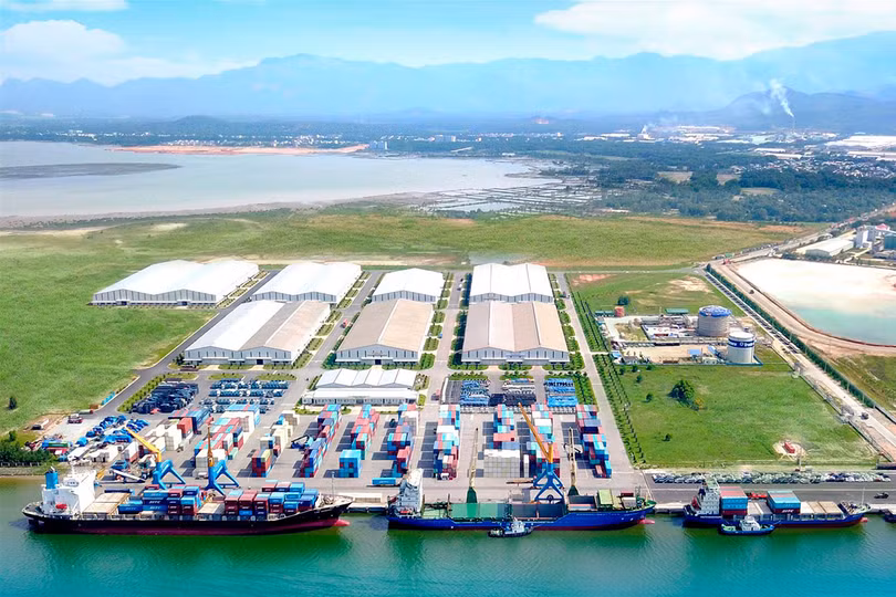 Cảng Chu Lai ngày càng được mở rộng để đạt mục tiêu trở thành Trung tâm logistics của vùng kinh tế trọng điểm miền Trung – Tây Nguyên.