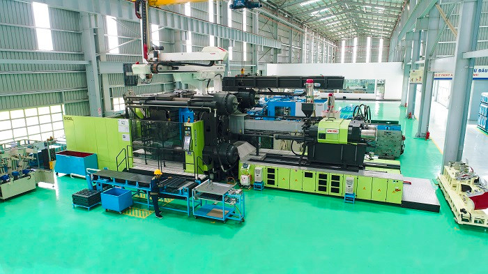 Máy ép phun 3200 tấn trong nhà máy Máy ép phun 3200 tấn trong nhà máy