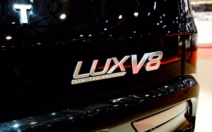 Khối động cơ V8 của Lux V8 vẫn còn là một ẩn số.