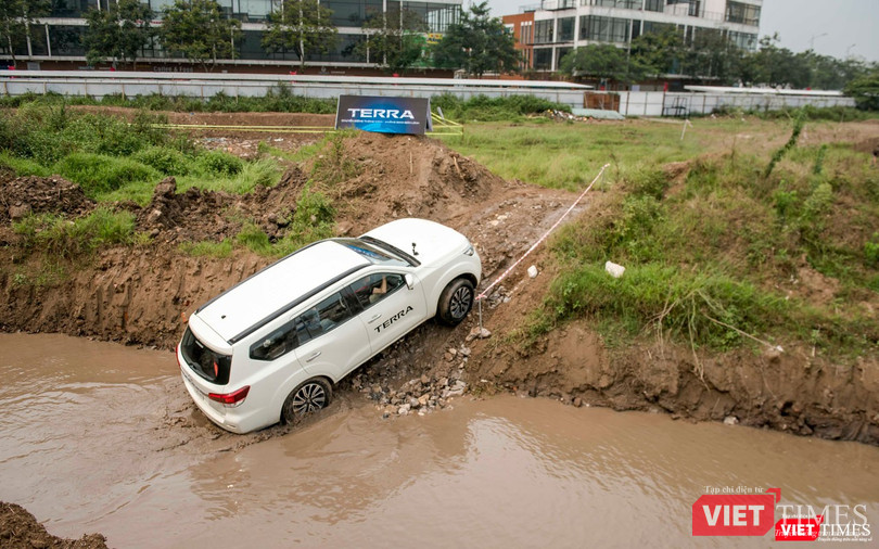 Nhìn có vẻ đơn giản nhưng không nhiều người có thể lên dốc ngay từ cú nhấn ga đầu tiên.