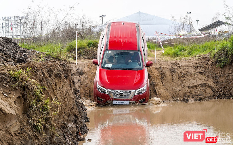 Nissan Terra được công bố khả năng lội nước là 700 mm
