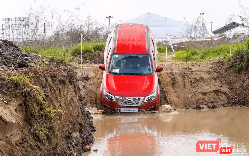 Nissan Terra được công bố khả năng lội nước là 700 mm