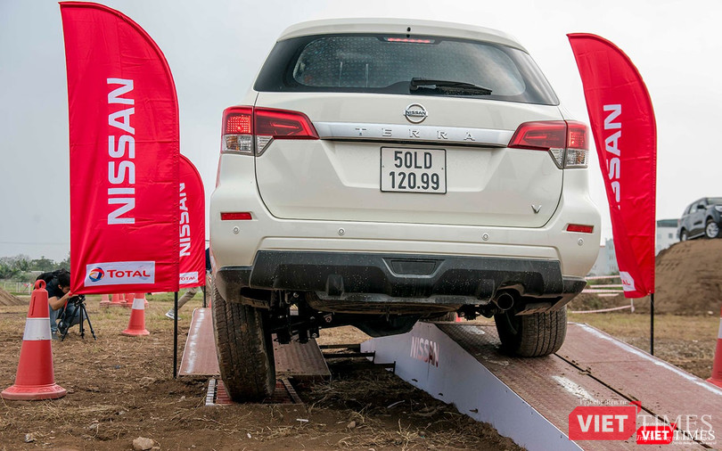 Độ khó của bài thử được tăng lên khi ban tổ chức bố trí thêm các con lăn mô phỏng đoạn đường trơn trượt và thiếu ma sát.