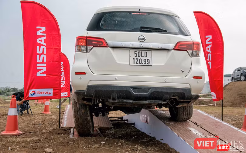 Độ khó của bài thử được tăng lên khi ban tổ chức bố trí thêm các con lăn mô phỏng đoạn đường trơn trượt và thiếu ma sát.