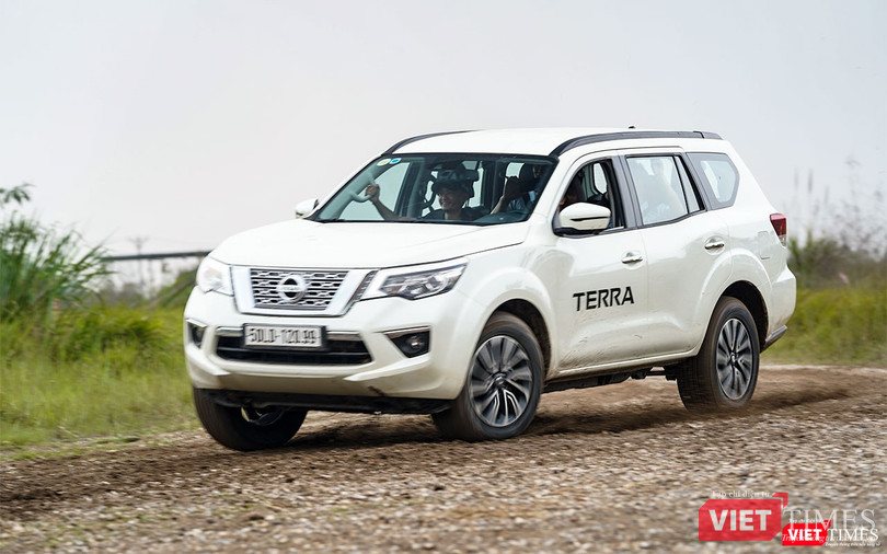 Bài thử này thử thách sự ổn định và cân bằng của chiếc xe, vì nếu không xử lý chính xác và chiếc xe không đáp ứng được, rất có thể chiếc xe sẽ bị lật.