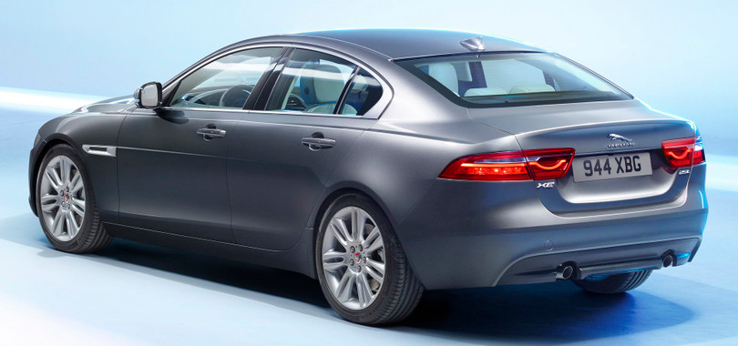 Jaguar XE mới và cũ: Hãy xem những khác biệt! ảnh 6
