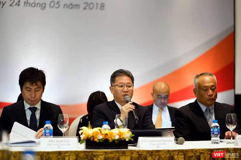 Ông Toshio Kuwahara - TGĐ Honda Việt Nam trả lời các câu hỏi của phóng viên Ông Toshio Kuwahara - TGĐ Honda Việt Nam trả lời các câu hỏi của phóng viên