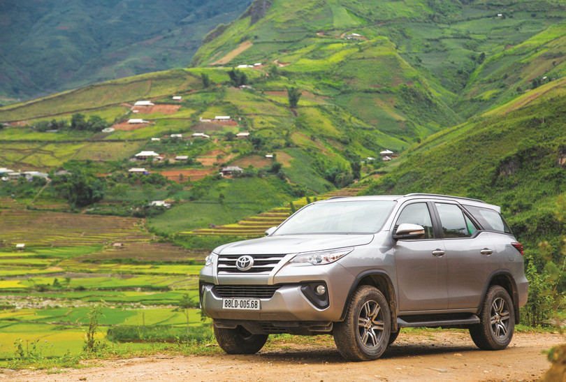 Mẫu xe nhập khẩu nguyên chiếc Toyota Fortuner luôn trong tình trạng chạy hàng. Mẫu xe nhập khẩu nguyên chiếc Toyota Fortuner luôn trong tình trạng chạy hàng.