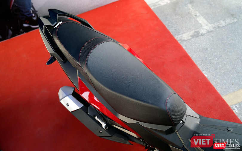 Yên xe nhỏ được thiết kế dạng 2 tầng thể thao nhưng thông số về độ cao yên xe thì không được nhà sản xuất đề cập trong bảng kỹ thuật. Yên xe nhỏ được thiết kế dạng 2 tầng thể thao nhưng thông số về độ cao yên xe thì không được nhà sản xuất đề cập trong bảng kỹ thuật.