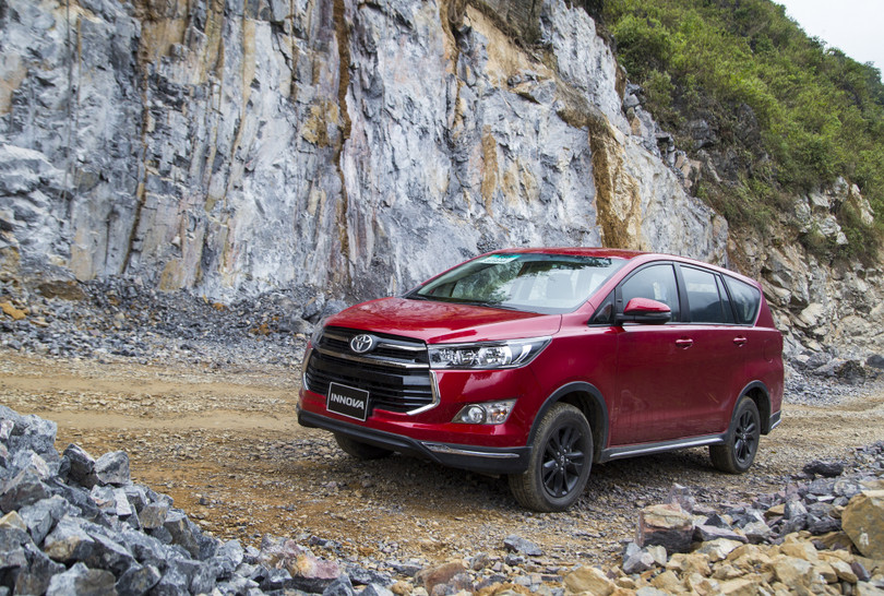 Dù đã có thêm nhiều sự lựa chọn mẫu xe MPV 7 chỗ nhưng Innova vẫn cho thấy những lý do để khách hàng tin tưởng ở mẫu xe này. Dù đã có thêm nhiều sự lựa chọn mẫu xe MPV 7 chỗ nhưng Innova vẫn cho thấy những lý do để khách hàng tin tưởng ở mẫu xe này.